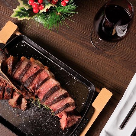 mk hotel tirana Rinas Eksteriør billede A steak