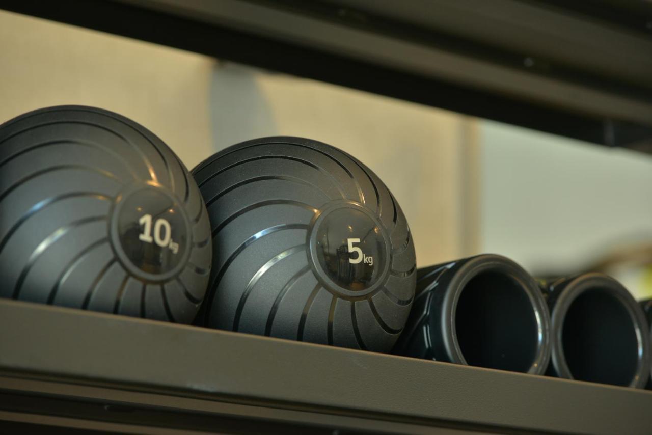 mk hotel tirana Rinas Eksteriør billede A set of kettlebells