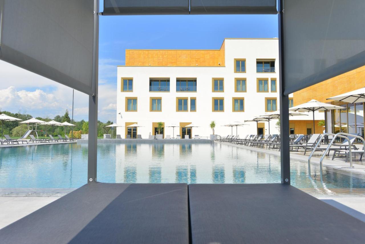 mk hotel tirana Rinas Eksteriør billede