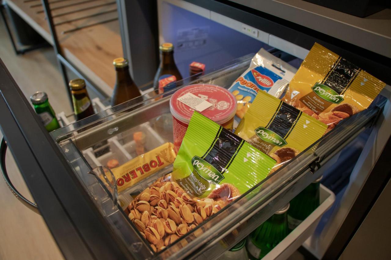 mk hotel tirana Rinas Eksteriør billede A drawer in a refrigerator