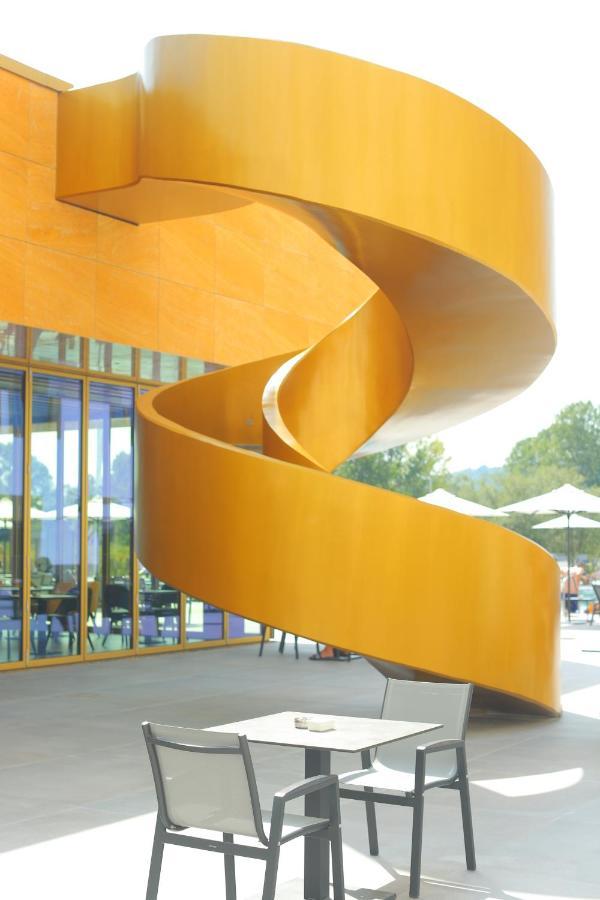 mk hotel tirana Rinas Eksteriør billede Spiral staircase