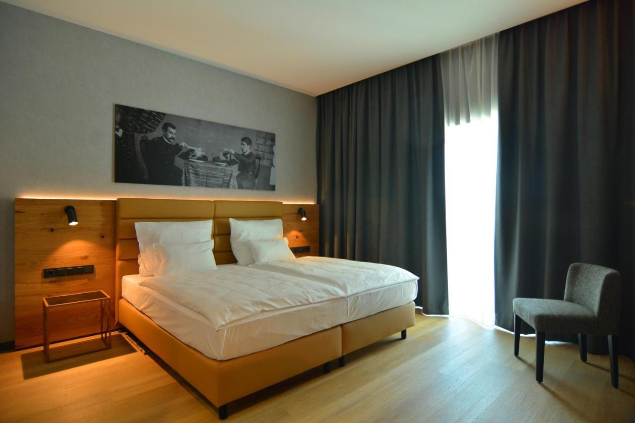 mk hotel tirana Rinas Eksteriør billede A room at the Hotel de la Poste