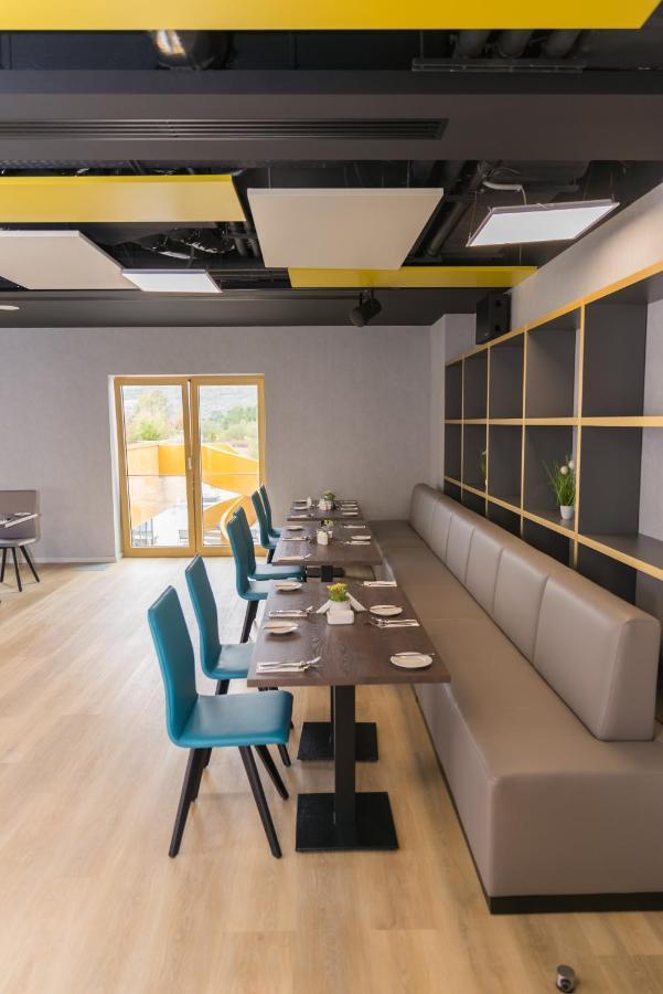 mk hotel tirana Rinas Eksteriør billede Restaurant interior