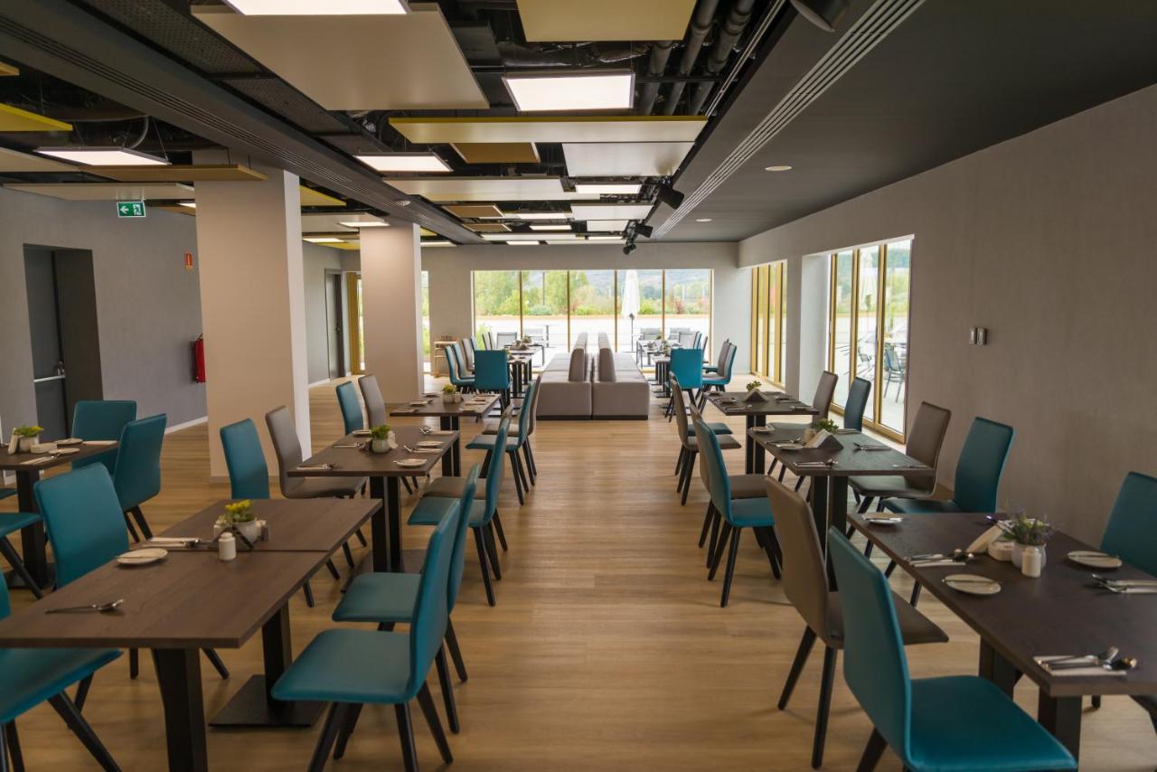 mk hotel tirana Rinas Eksteriør billede The restaurant at the new terminal