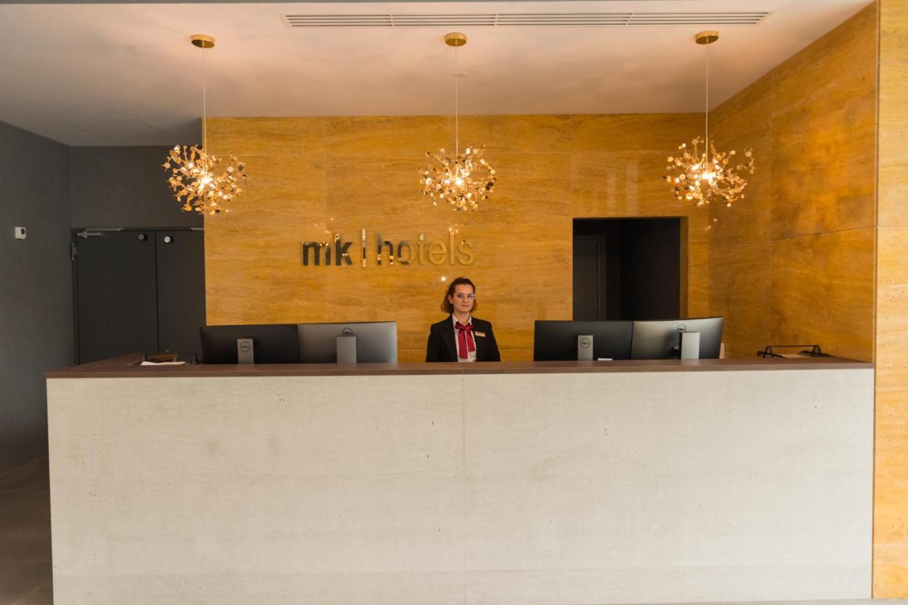 mk hotel tirana Rinas Eksteriør billede Reception desk at a hotel