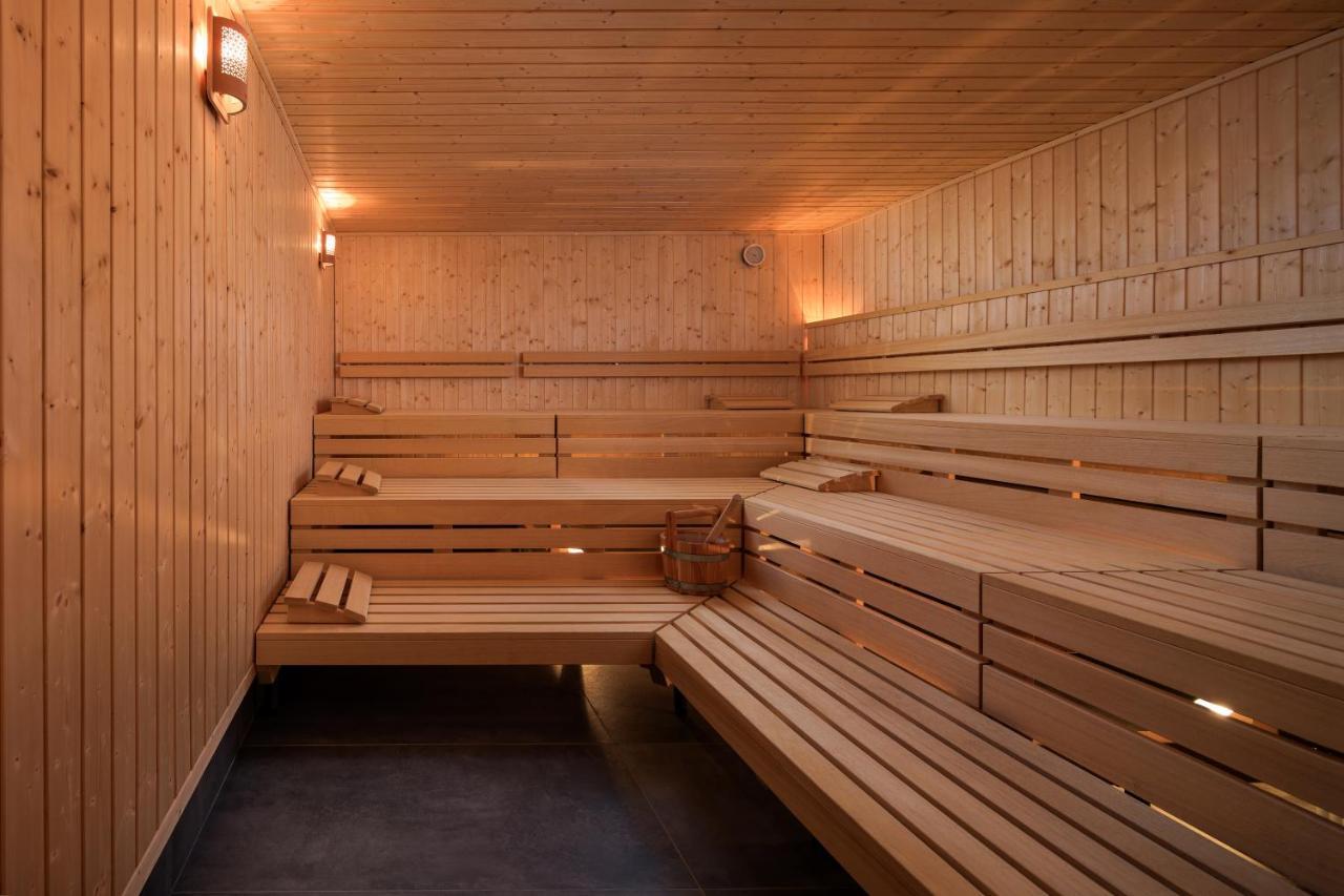mk hotel tirana Rinas Eksteriør billede A Finnish sauna