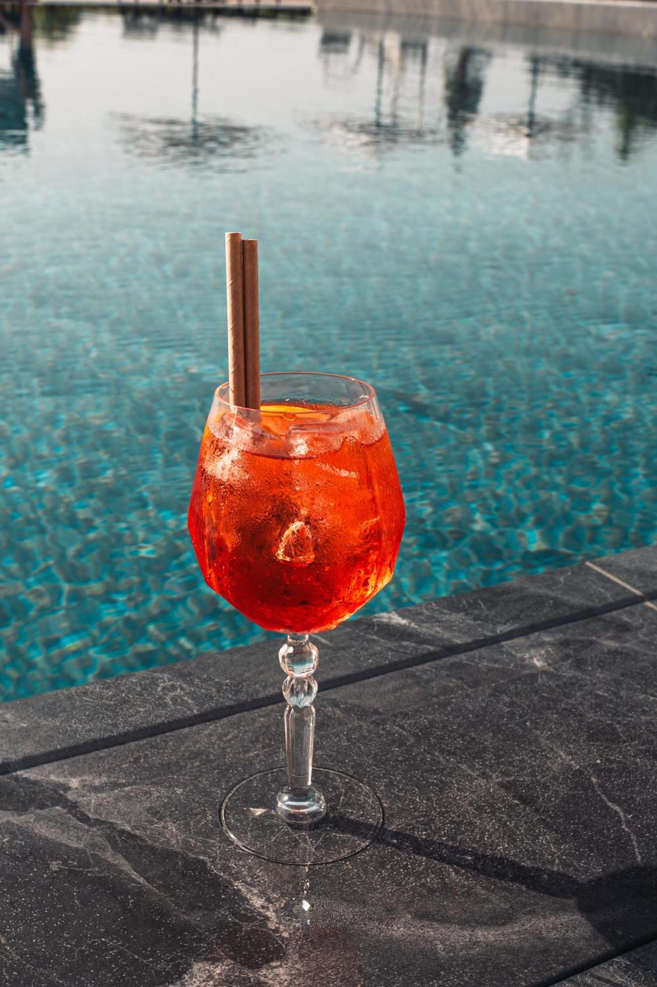 mk hotel tirana Rinas Eksteriør billede A glass of Aperol Spritz
